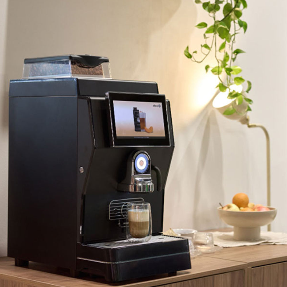 Rhea rhTT10 : machine à café à grains avec module lait frais intégré